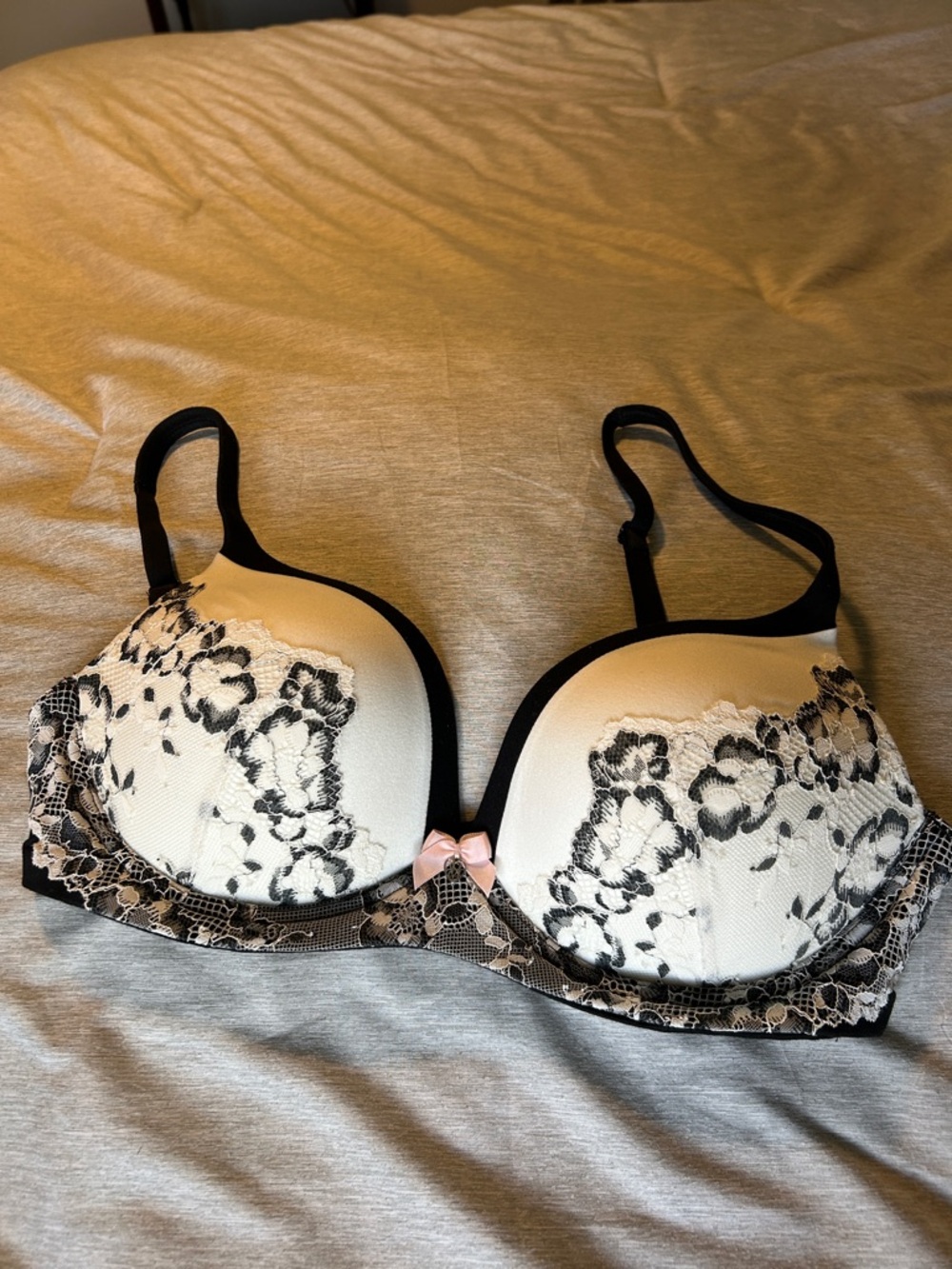 Women’s Lace Overlay Push-Up Bra - Black & Cream